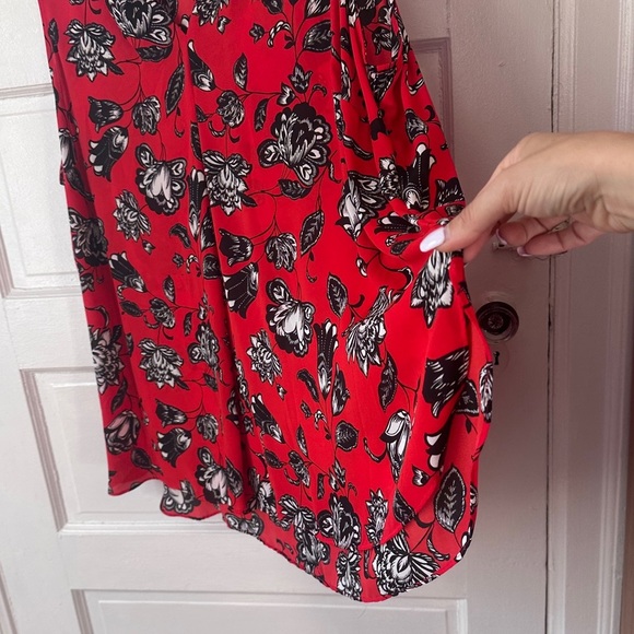 Vince Camuto Red and Black Floral Blouse 3X Sleeveless Chiffon Flowy V-Neck - Picture 6 of 13